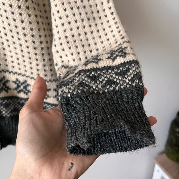 Dale of Norway Cardigan Sweater Womens Wool Nordic Pewter Clasps - Size 42 / S - Picture 9 of 14